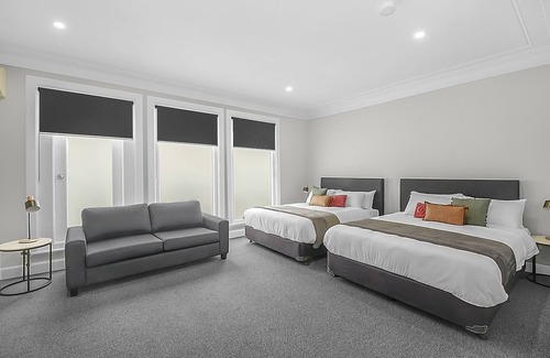 Homebush Hotel | Horse and Jockey Hotel Homebush