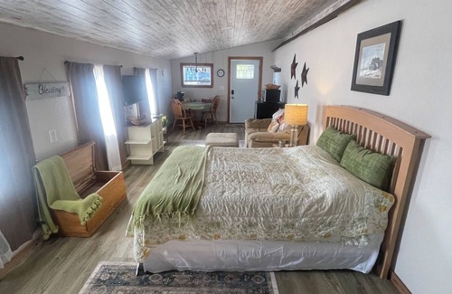 Rolla RV Rental | Horse retreat & RV right off I-44 with horse stable available. #2