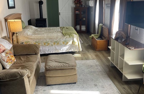 Rolla RV Rental | Horse retreat & RV right off I-44 with horse stable available. #2