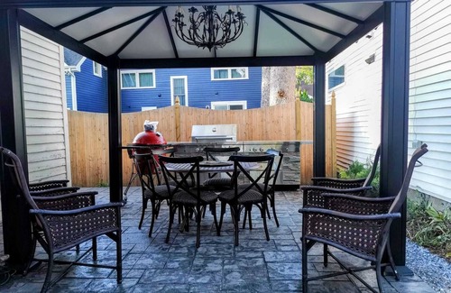 Saratoga Springs Apartment | Horseplayers Wanted!Dream house One Block to Track!