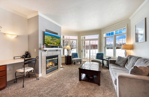 Egg Harbor Condo | Horseshoe Bay Club Cottage #1-Inclusive Golf Course and Club Access!