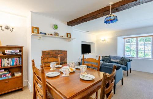 Burton Bradstock House | Horseshoe Cottage