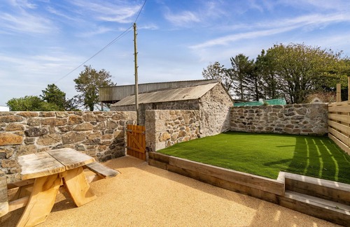 Helston Cottage | Horseshoe Cottage @ Arrowan Common Farm