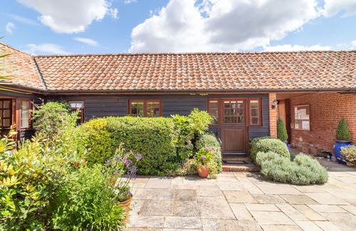 Little Glemham Cottage | HORSESHOE, pet friendly, country holiday cottage in Little Glemham