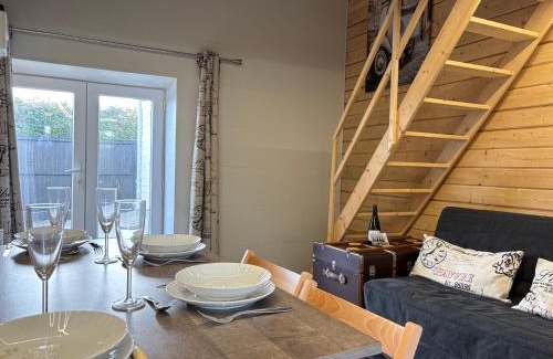 Sainte-Honorine-des-Pertes Apartment | Hortansia apt rénové bien équipé avec terrasse aménagée jardin, parking privé, proche de la mer, près de Port en Bessin et Omaha Beach