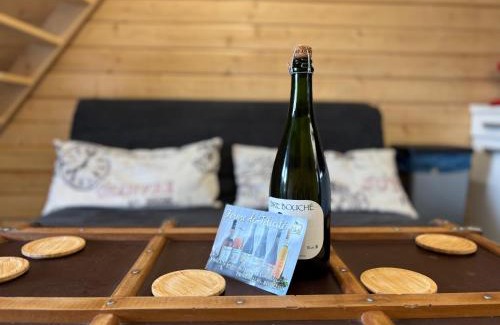 Sainte-Honorine-des-Pertes Apartment | Hortansia apt rénové bien équipé avec terrasse aménagée jardin, parking privé, proche de la mer, près de Port en Bessin et Omaha Beach