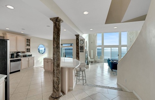 Manitou Beach-Devils Lake House | Horton Beach Lake House: Fall Colors and Family Gatherings by the Lake