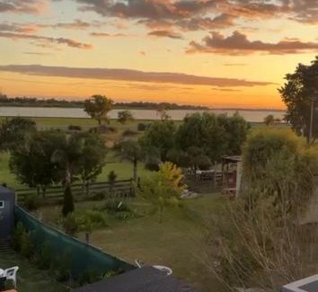 Chascomus House | Hospedaje DON HORACIO!Hermosa Casa con Quincho parrila y Pileta frente a la Laguna!