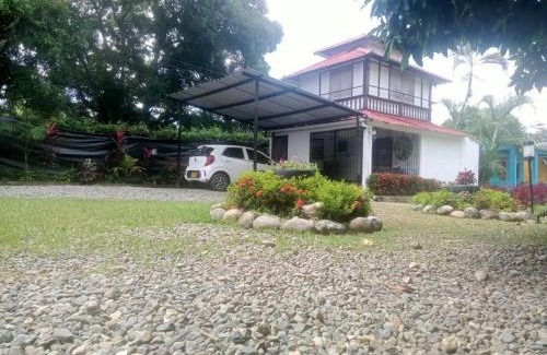 Apiay House | HOSPEDAJE FAMILAR CAMPESTRE "Villa Alondra"