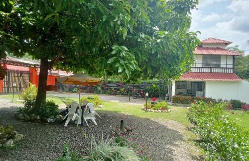 Apiay House | HOSPEDAJE FAMILAR CAMPESTRE "Villa Alondra"