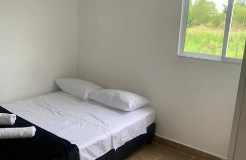 Pereira House | HOSPEDAJE MUY CERCA A UKUMARI,CONSOTA Y EXPOFUTURO