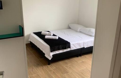 Pereira House | HOSPEDAJE MUY CERCA A UKUMARI,CONSOTA Y EXPOFUTURO