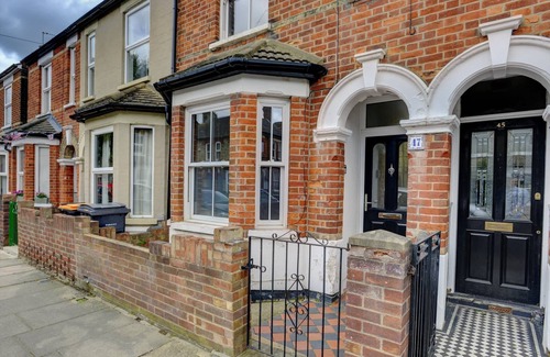 Bedford House | Host & Stay | 47 Dudley Street