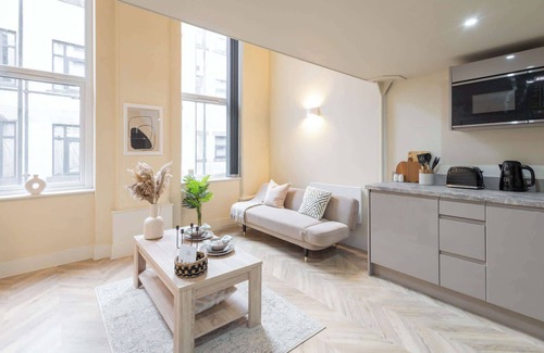 Leeds City Center Apartment | Host & Stay | Athenaeum House