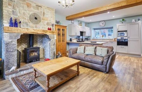 Stanley House | Host Stay Butterfly Cottage