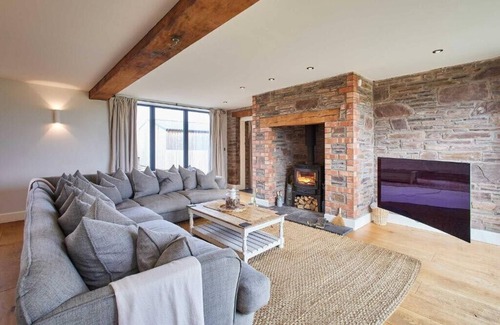 Llanfihangel Tal-y-llyn House | Host & Stay | Coed Farm