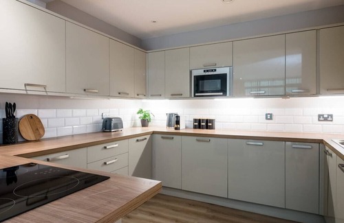 Chinatown Apartment | Host & Stay | Henry Street Chambers