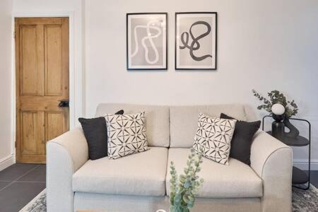 Stockton-on-Tees House | Host & Stay - High Street Cottage