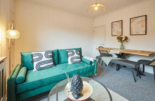 Castleford House | Host & Stay - Joffre Avenue