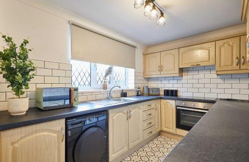 Castleford House | Host & Stay - Joffre Avenue
