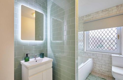 Castleford House | Host & Stay - Joffre Avenue