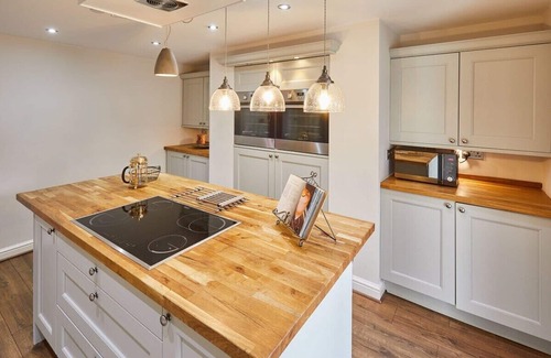 West Cliff House | Host & Stay | One Mulgrave Place