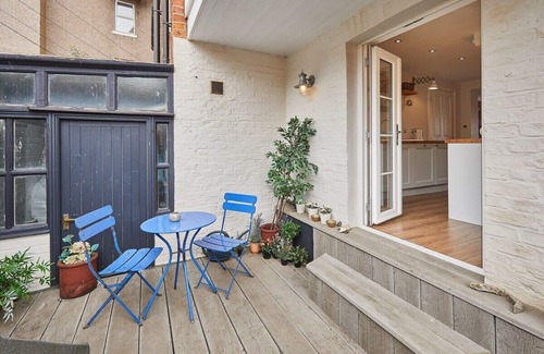 West Cliff House | Host & Stay | One Mulgrave Place