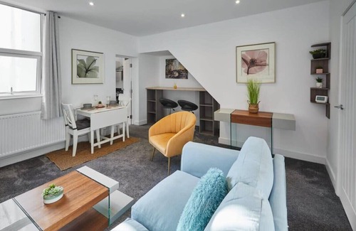 Rochester East Ward Apartment | Host & Stay | Rochester Apartment