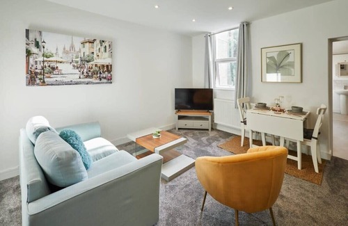 Rochester East Ward Apartment | Host & Stay | Rochester Apartment