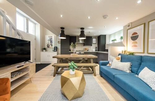 Georgian Quarter House | Host & Stay | The Georgian Coach House 1