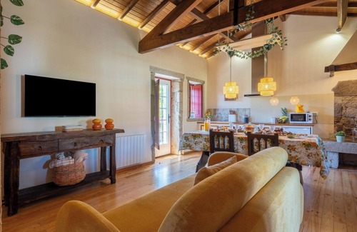 Sopo House | Host Wise - Rustic House with Pool and Garden