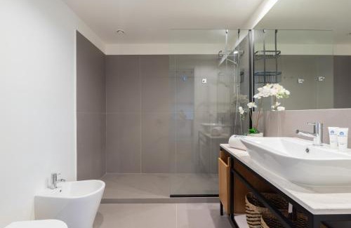 Leca da Palmeira Apartment | Host Wise - Seaside Bright Flat w Balcony