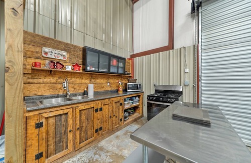 Lockesburg House | Host Your Event - 20 Acres - Hot Tub - ATV Trails