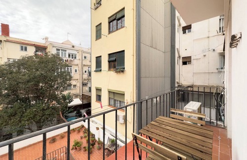 Hostafrancs Apartment | Hostafrancs 2h - Two Bedroom Apartment, Sleeps 3