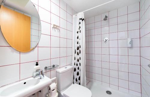 Sant Adria de Besos House | Hostal Athenas