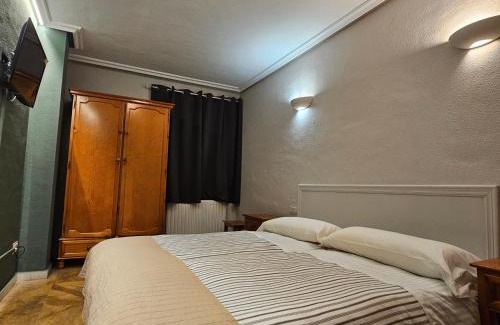 El Cabaco Hotel | Hostal Las Cavenes Del Cabaco