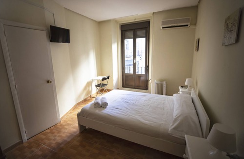 Malasana House | Hostal MYD Los Perales