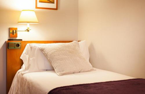 Cubells House | Hostal Restaurant Roma