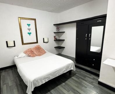 San Antonio House | Hostal Santiago DC