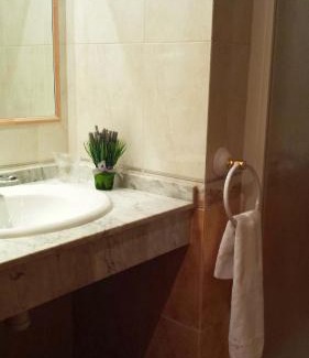Valdepenas House | Hostal Valdepeñas by Bossh! Hotels