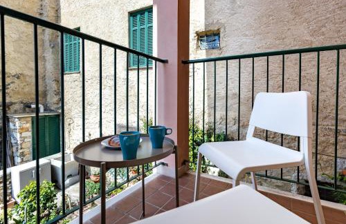 Gorra Apartment | Hostdomus - Outdoor Apartment 1