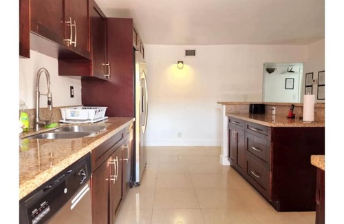 Riverside Park House | Hosted by Endless Summer Rentals - Apartment - B4
