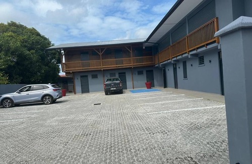 Cayenne House | Hostel Toucan-Res Francis: Chill & Pool S1A
