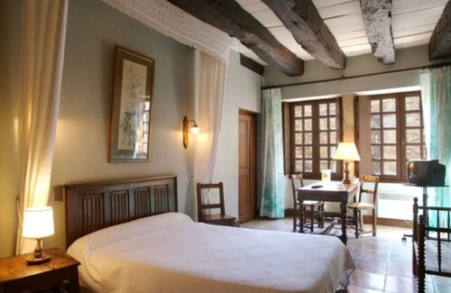 Perouges Hotel | Hostellerie de Pérouges