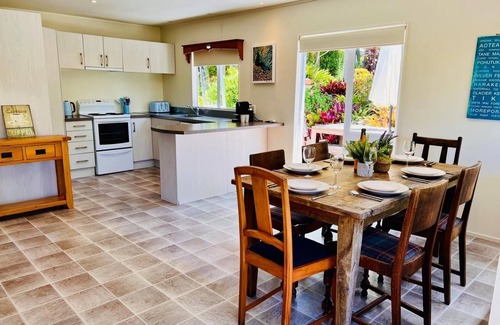 Hahei House | Hosts on the Coast Grange Cottage