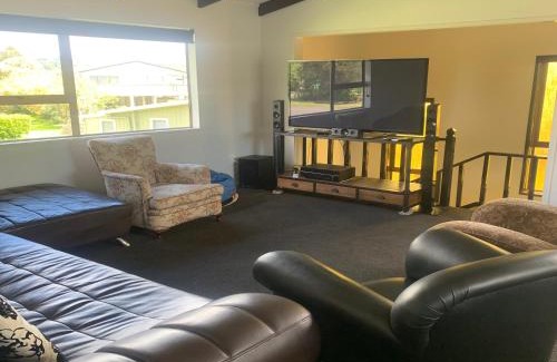 Cooks Beach House | Hosts on The Coast Holidays On Hardy