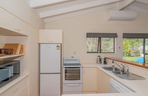 Cooks Beach House | Hosts on the Coast Cooks Crib