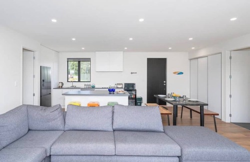 Cooks Beach House | Hosts on the Coast Leigh's Luxury Retreat