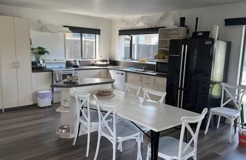 Whangamata House | Hosts on the Coast Tamaki Delight