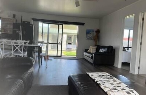 Whangamata House | Hosts on the Coast Tamaki Delight
